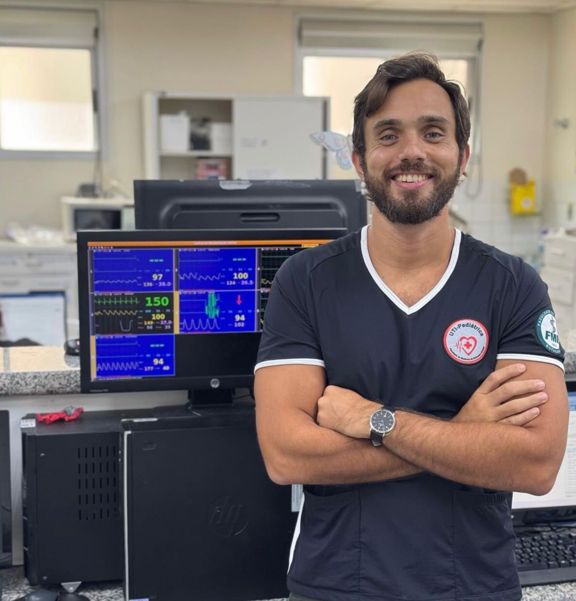 Dr. Marcos em atendimento